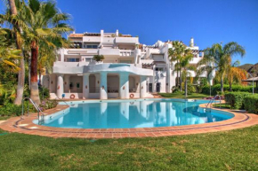 Отель Vista Golf Luxury & Sea View Apartment  Бенаавис